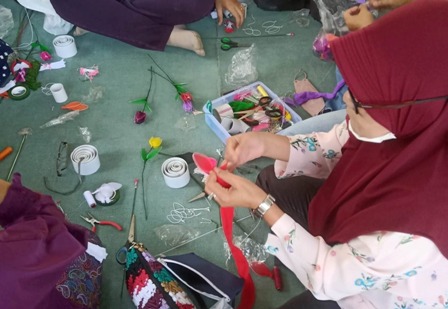 DINAS PERPUSTAKAAN DAN KEARSIPAN KABUPATEN TEMANGGUNG KEMBALI MELAKSANAKAN KEGIATAN PELIBATAN MASYARAKAT MELALUI INOVASI KEGIATAN EMPIS TAHU (EMANSIPASI PEREMPUAN INGSIN SERBA TAHU)